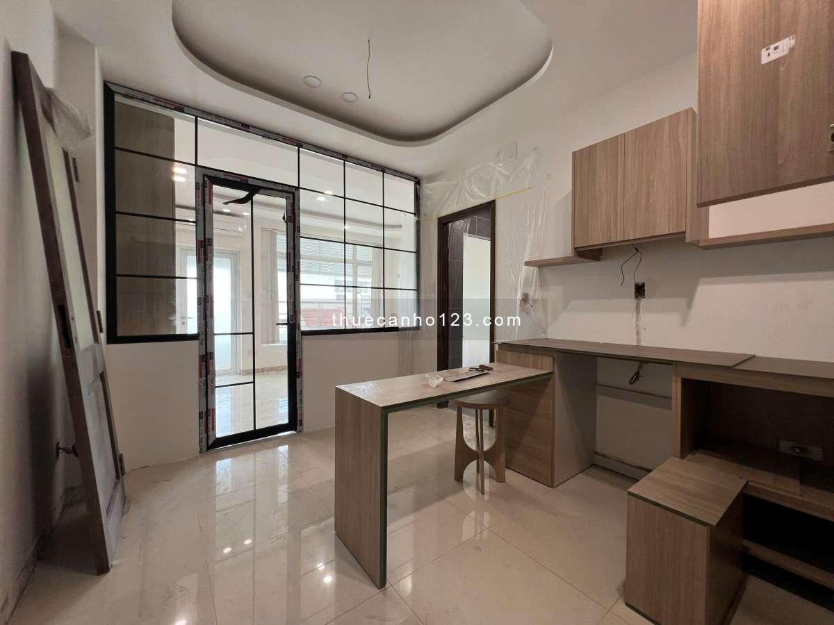 Chính chủ cho thuê căn hộ Quận 1 dạng 1PN, ban công, gần Công viên Lê Văn Tám, Nhà thờ Đức Bà