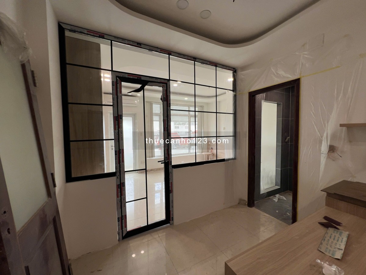 Chính chủ cho thuê căn hộ Quận 1 dạng 1PN, ban công, gần Công viên Lê Văn Tám, Nhà thờ Đức Bà