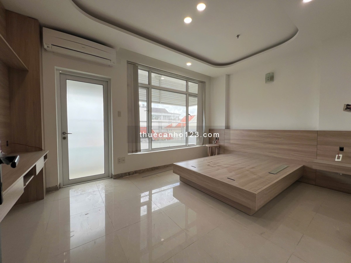 Chính chủ cho thuê căn hộ Quận 1 dạng 1PN, ban công, gần Công viên Lê Văn Tám, Nhà thờ Đức Bà