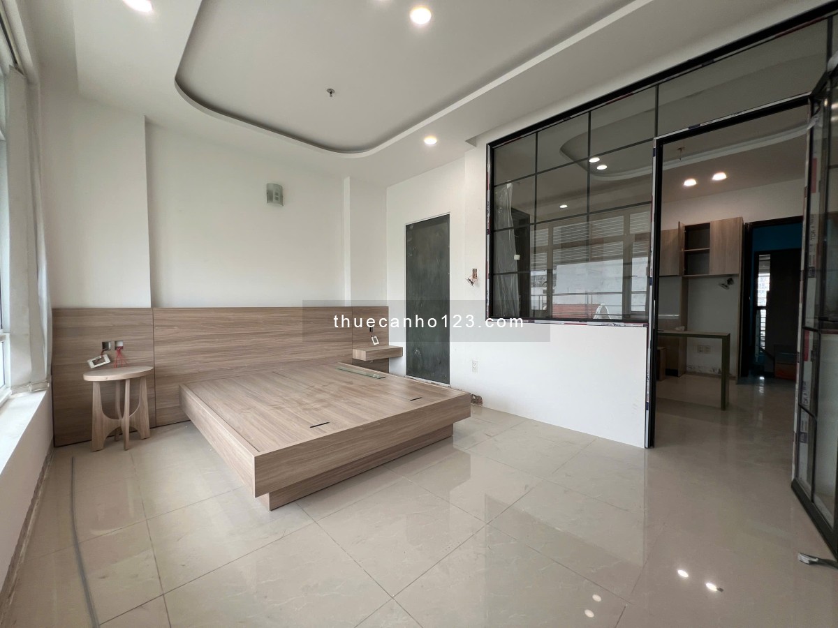 Chính chủ cho thuê căn hộ Quận 1 dạng 1PN, ban công, gần Công viên Lê Văn Tám, Nhà thờ Đức Bà