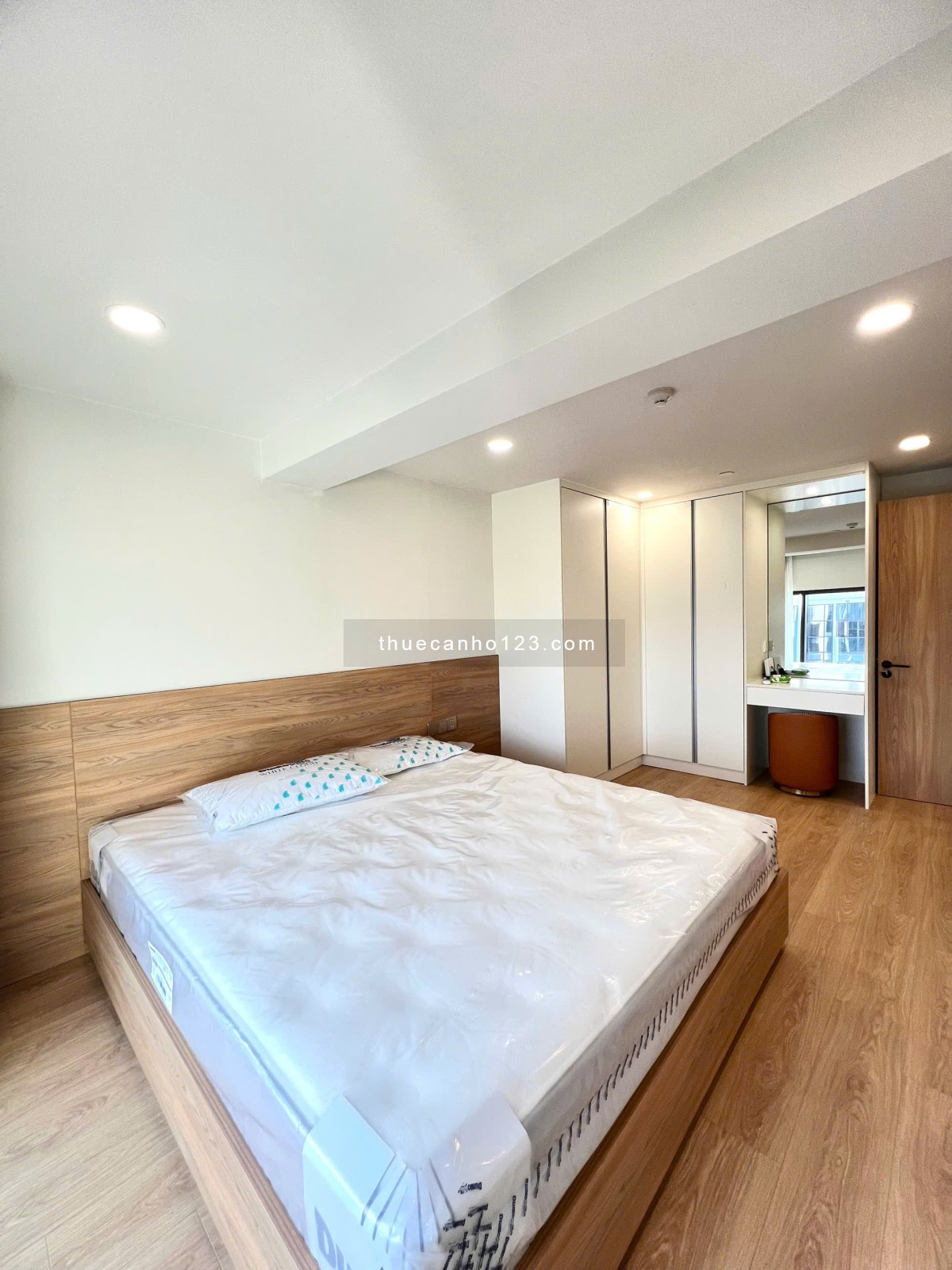 The Galleria: Cho thuê 2PN Loft - Full NT - Trống sẵn cho thuê