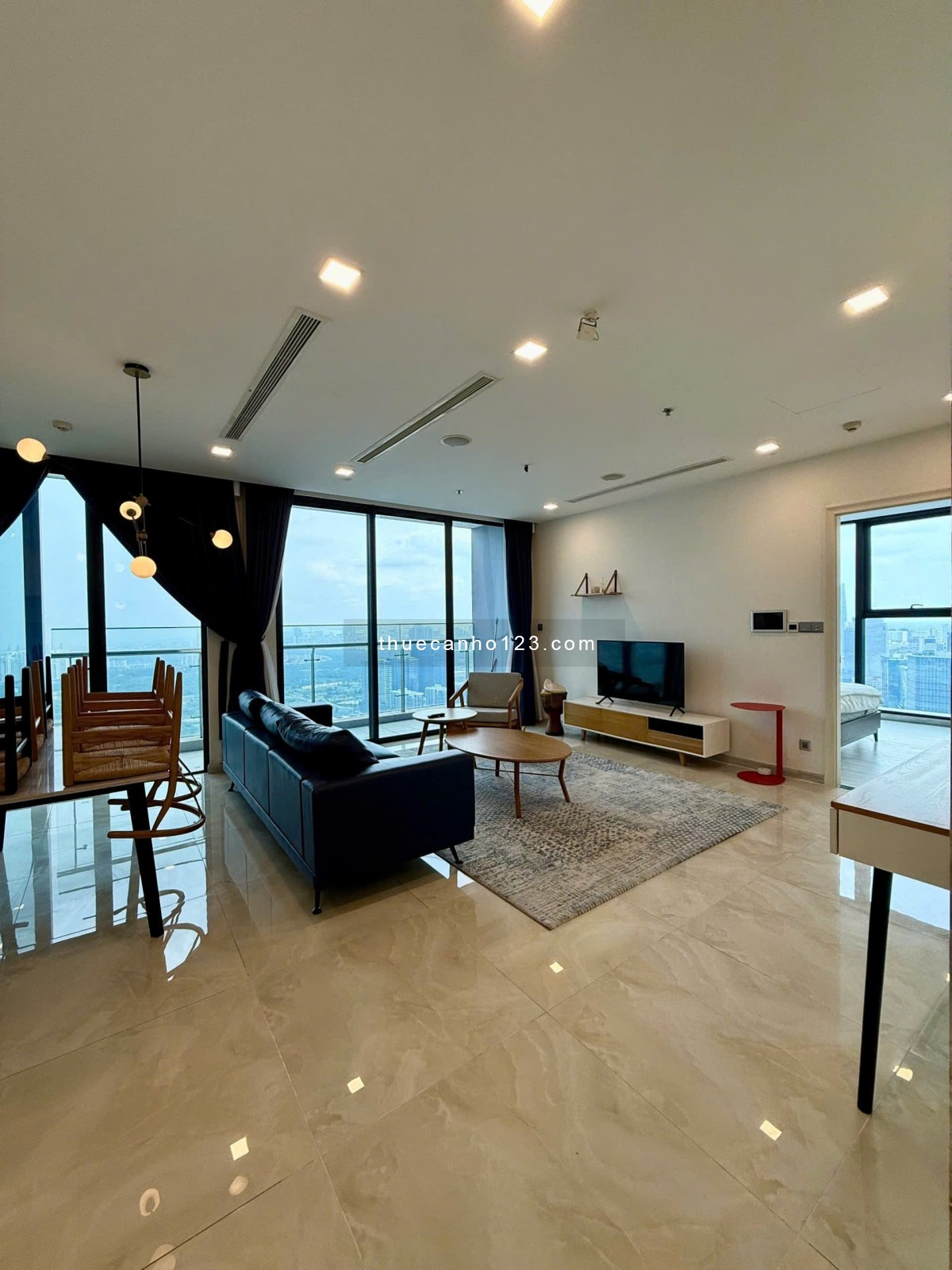 Cho thuê gấp căn 4PN 3WC full nội thất Vinhomes Golden River giâ chỉ 80 triệu