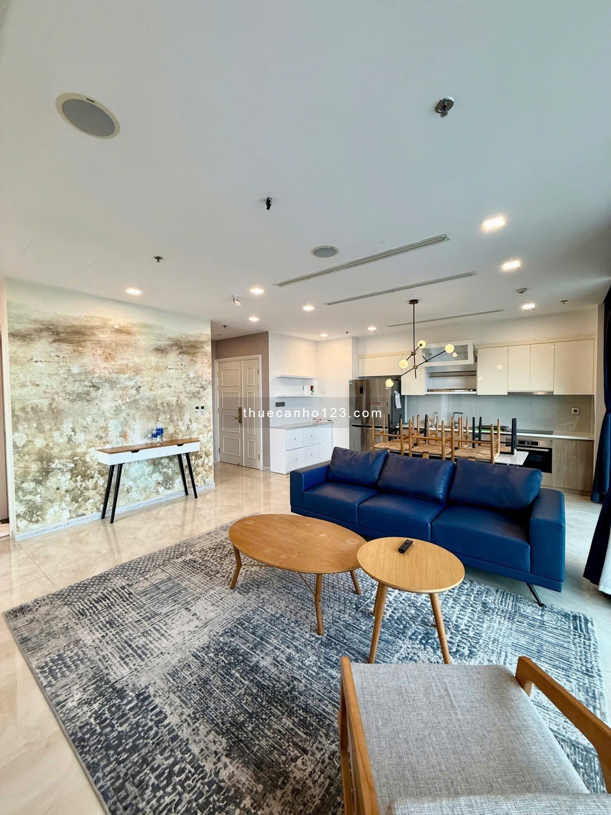 Cho thuê gấp căn 4PN 3WC full nội thất Vinhomes Golden River giâ chỉ 80 triệu