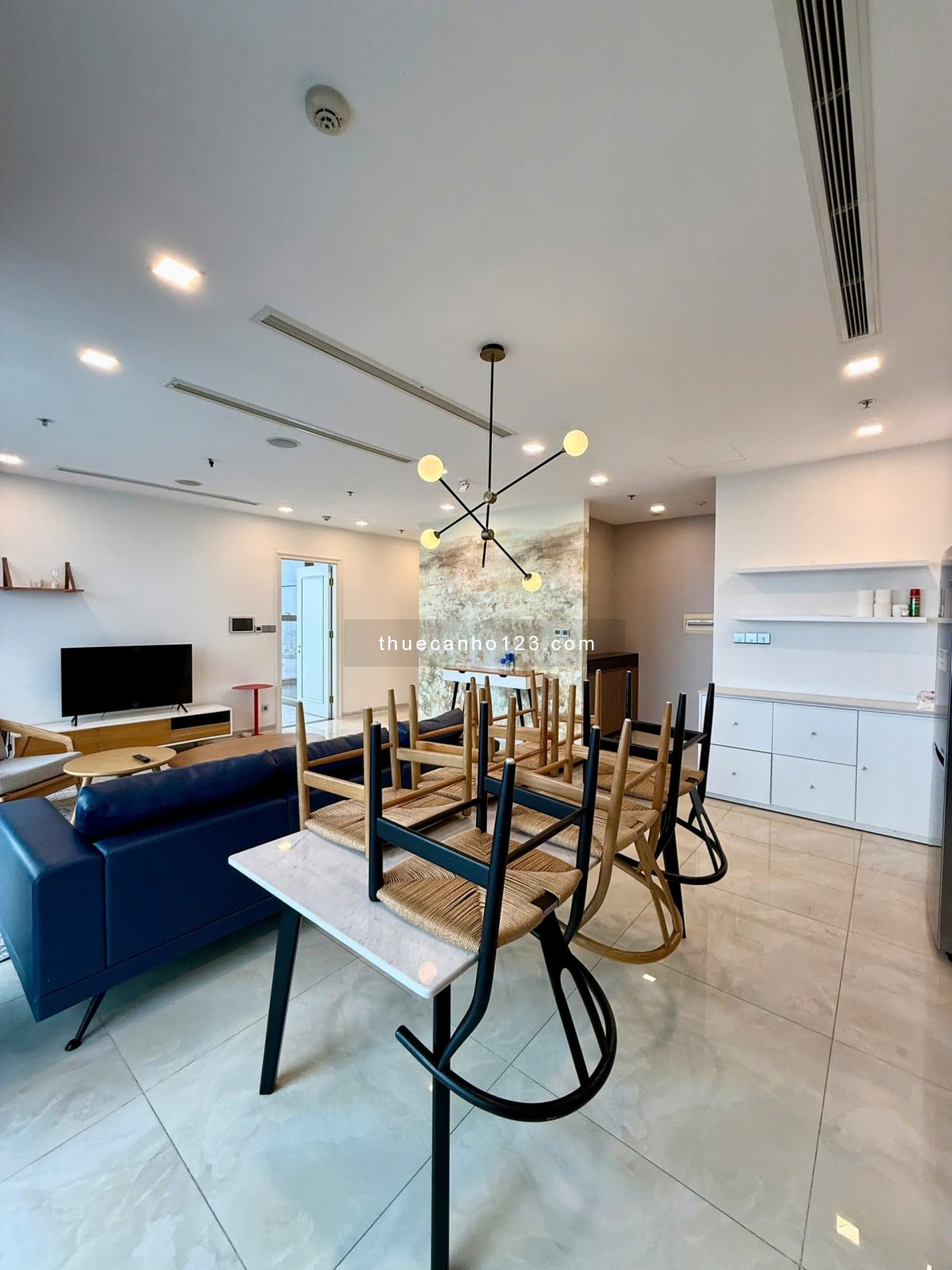 Cho thuê gấp căn 4PN 3WC full nội thất Vinhomes Golden River giâ chỉ 80 triệu