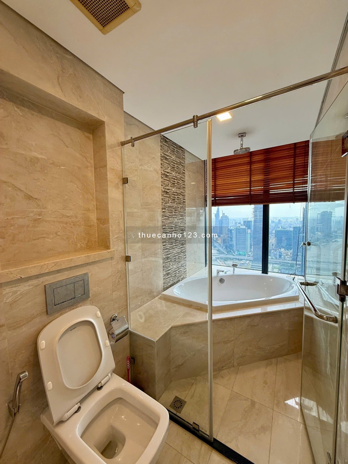 Cho thuê gấp căn 4PN 3WC full nội thất Vinhomes Golden River giâ chỉ 80 triệu