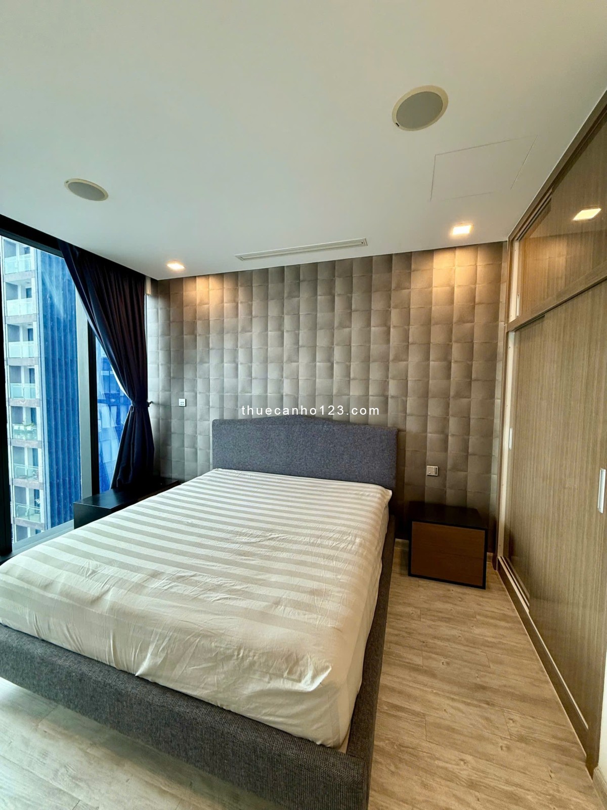 Cho thuê gấp căn 4PN 3WC full nội thất Vinhomes Golden River giâ chỉ 80 triệu