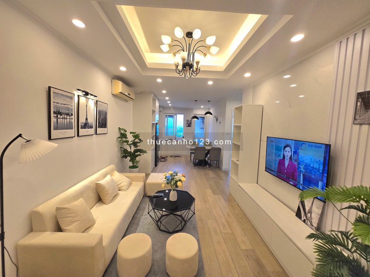 Cho thuê căn hộ chung cư 2 ngủ 2 vs view Hồ Tây
