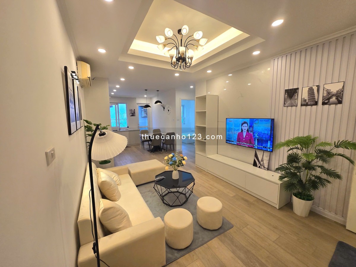 Cho thuê căn hộ chung cư 2 ngủ 2 vs view Hồ Tây