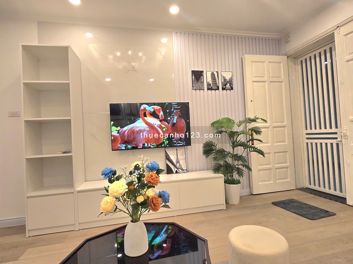 Cho thuê căn hộ chung cư 2 ngủ 2 vs view Hồ Tây