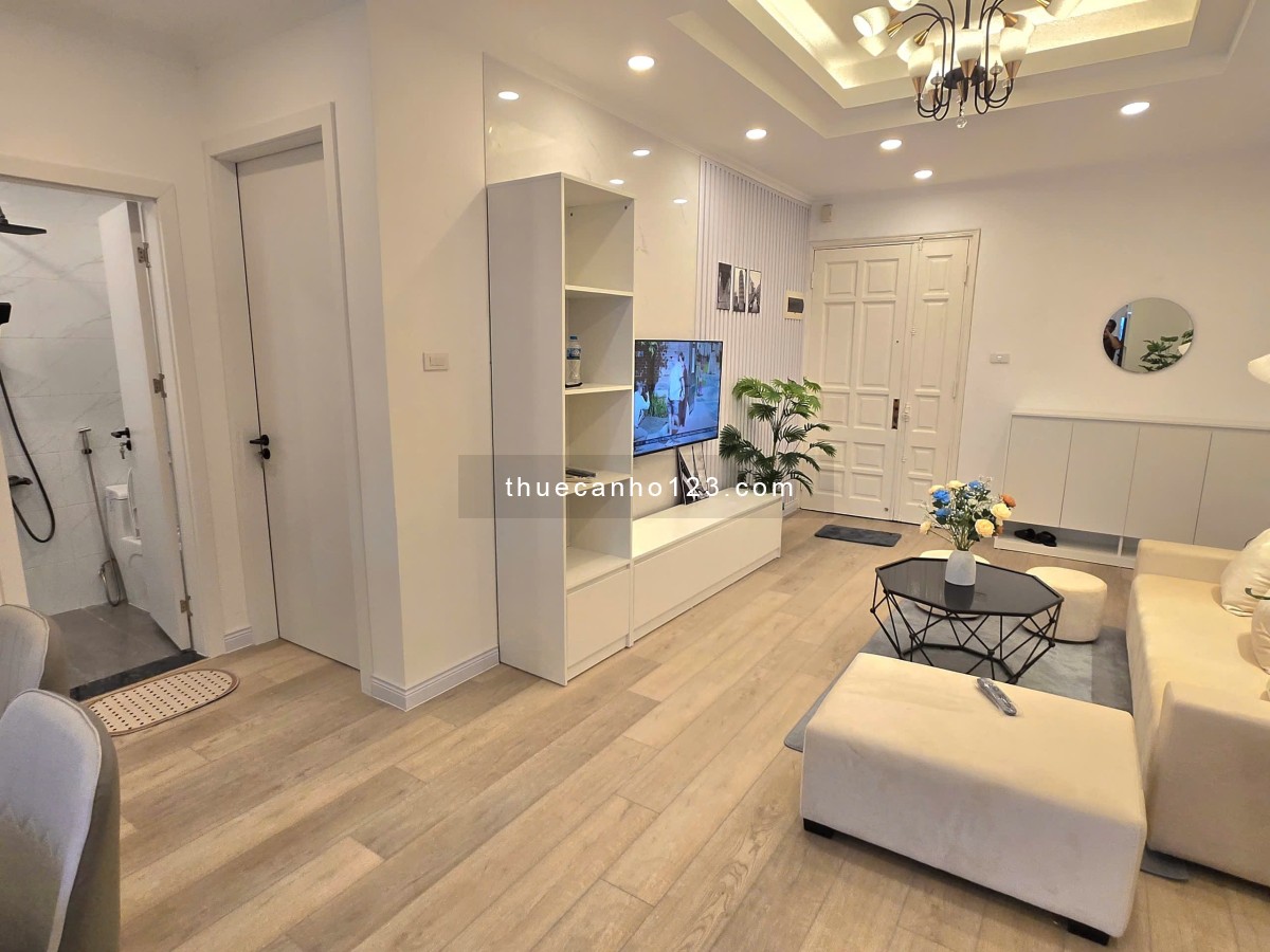 Cho thuê căn hộ chung cư 2 ngủ 2 vs view Hồ Tây