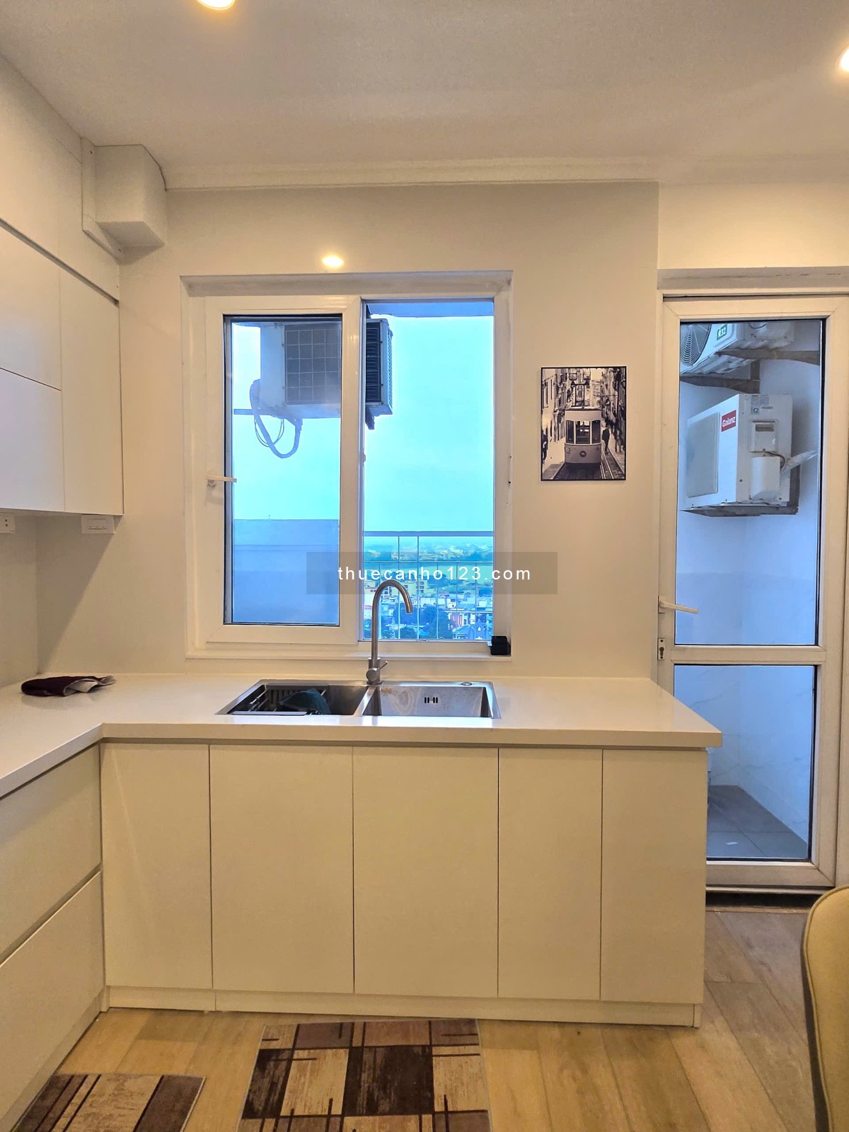 Cho thuê căn hộ chung cư 2 ngủ 2 vs view Hồ Tây