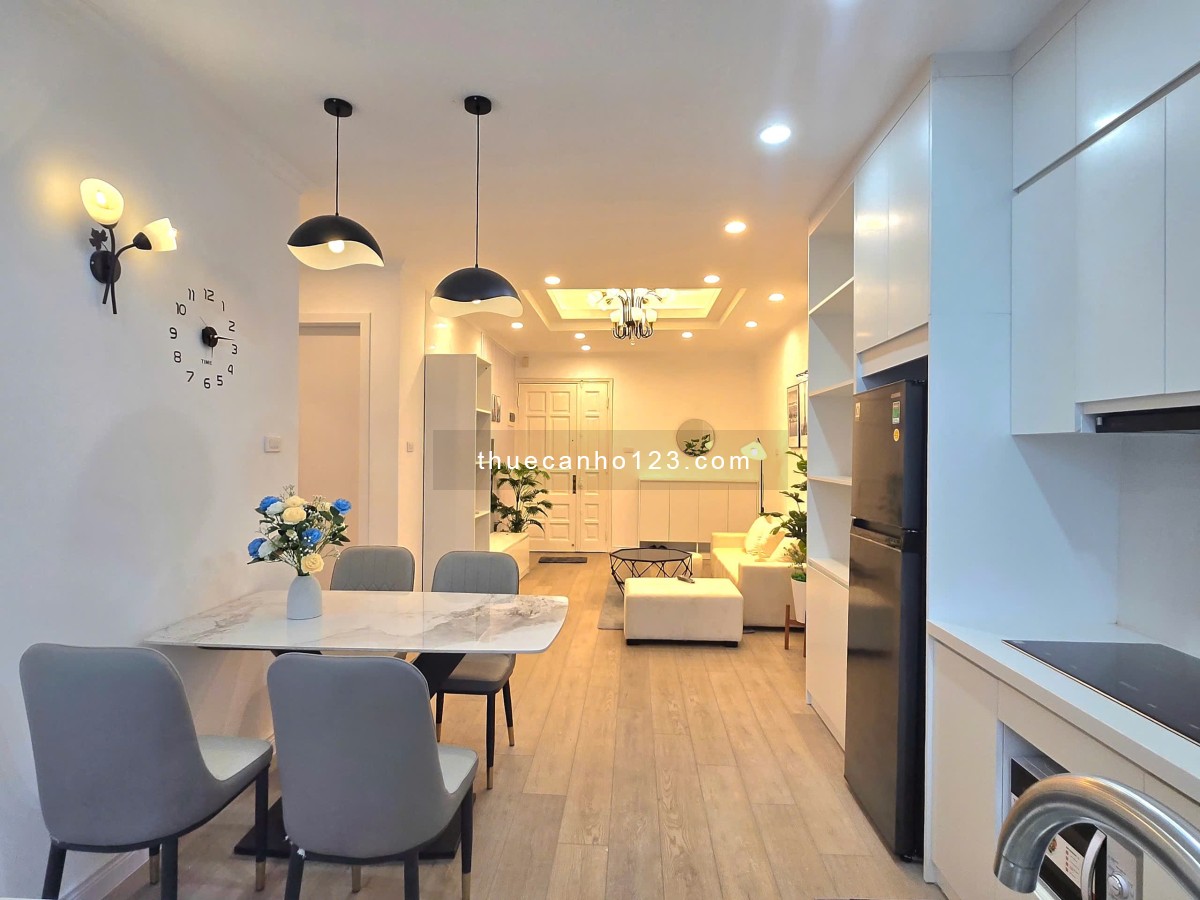 Cho thuê căn hộ chung cư 2 ngủ 2 vs view Hồ Tây