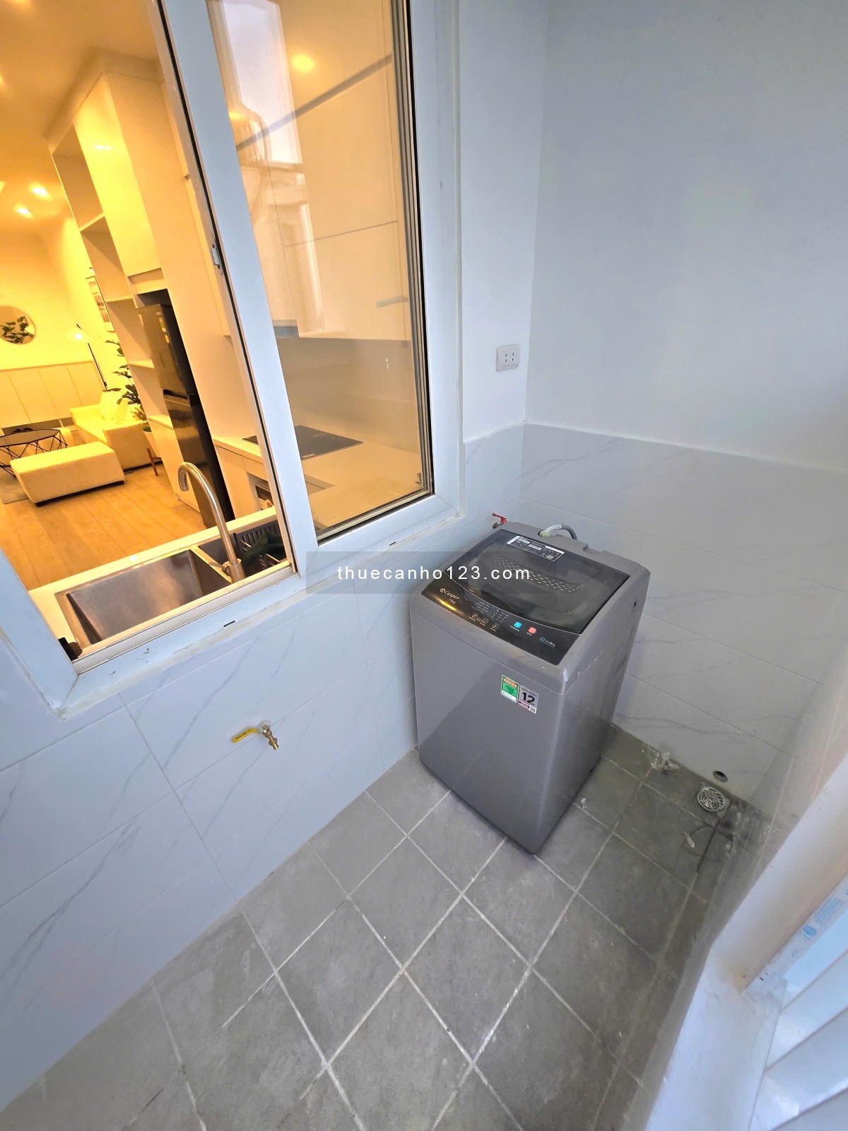 Cho thuê căn hộ chung cư 2 ngủ 2 vs view Hồ Tây