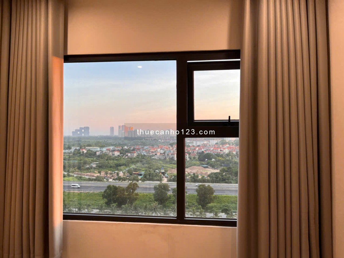 Cho thuê căn góc: 2 ngủ +1+ 2 wc, 62,9m2, đồ cơ bản, Vinhomes Ocean Park