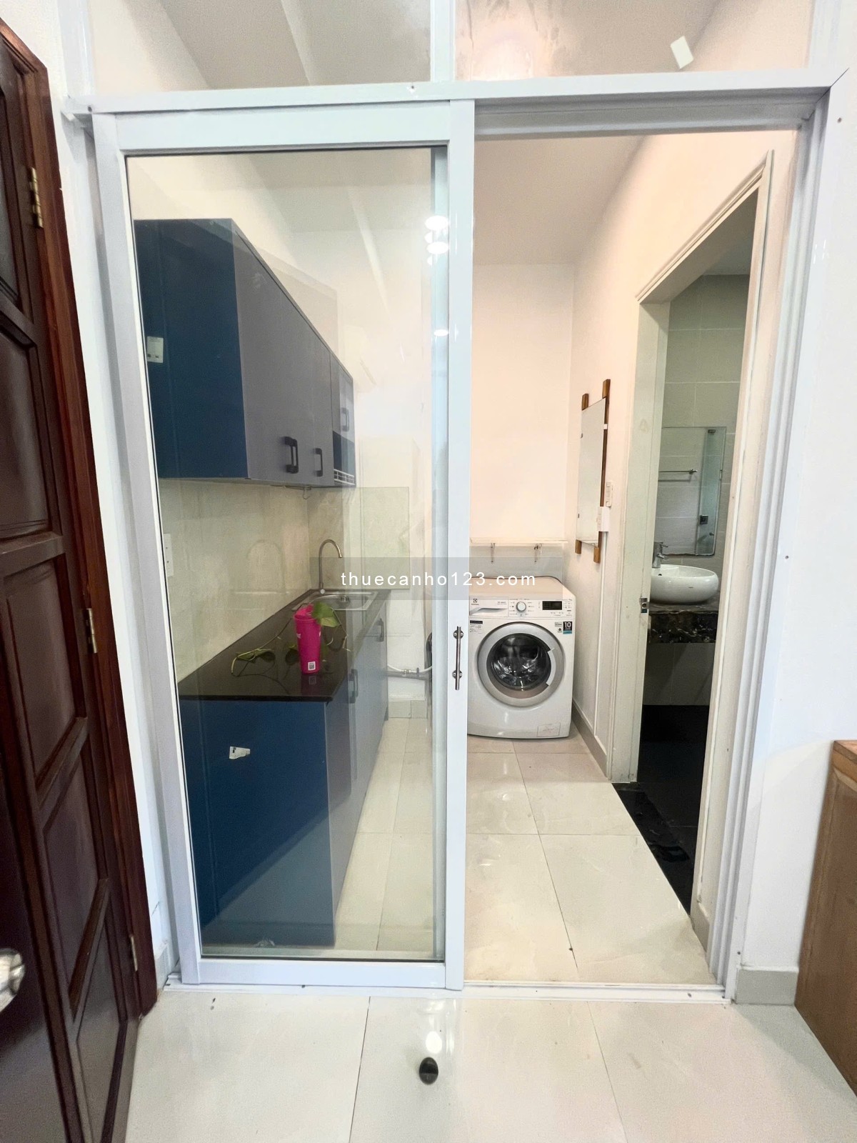 Cho thuê căn hộ studio tách bếp, full nội thất, máy giặt riêng ngay đối diện RMIT