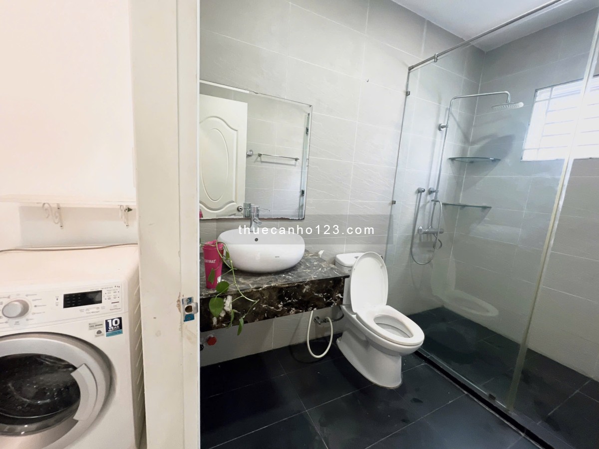 Cho thuê căn hộ studio tách bếp, full nội thất, máy giặt riêng ngay đối diện RMIT