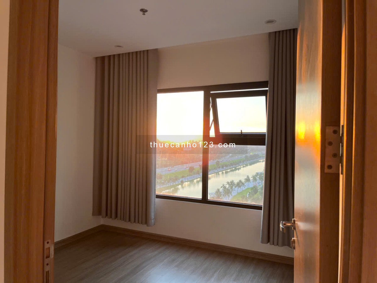 Cho thuê căn góc: 2 ngủ +1+ 2 wc, 62,9m2, đồ cơ bản, Vinhomes Ocean Park