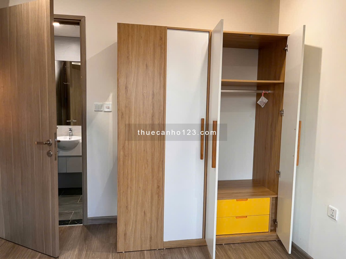 Cho thuê căn góc: 2 ngủ +1+ 2 wc, 62,9m2, đồ cơ bản, Vinhomes Ocean Park