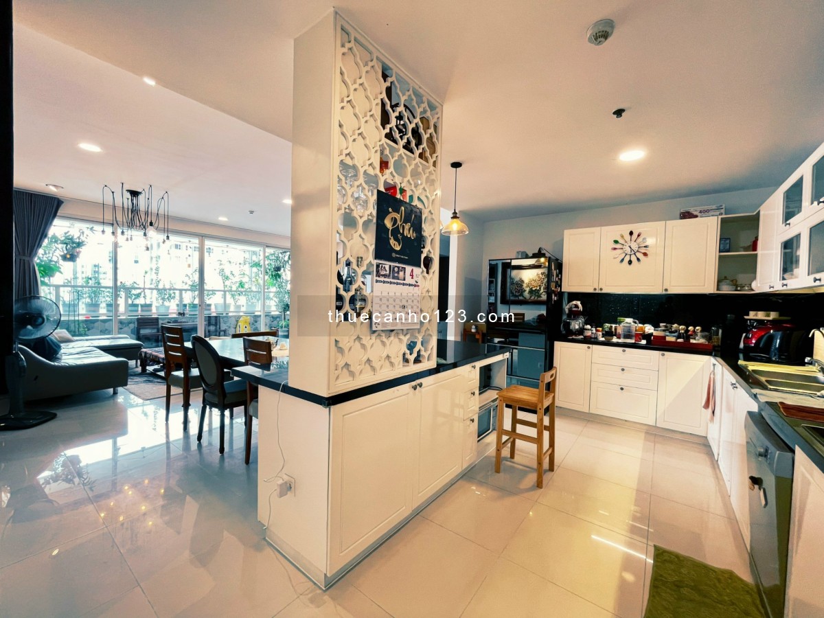 Cho thuê căn Sunrise City, 162m2, 3pn, 3wc, đầy đủ nội thất, view mát, giá: 30 tr, LH: 0938498349