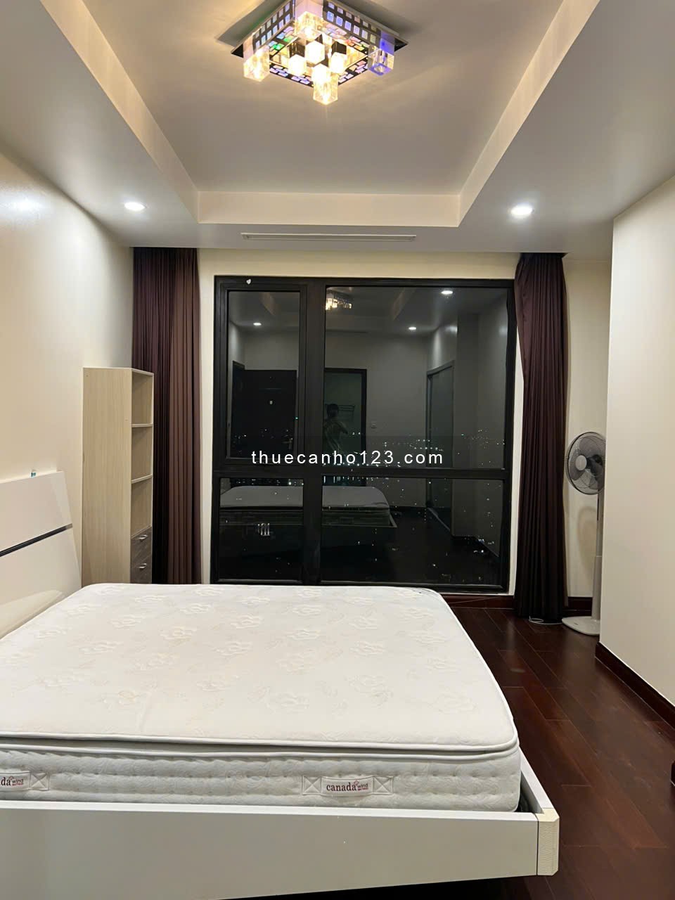 Quỹ căn hộ cho thuê Vinhomes Royal City. Căn hộ 2 phòng ngủ - 4 phòng ngủ