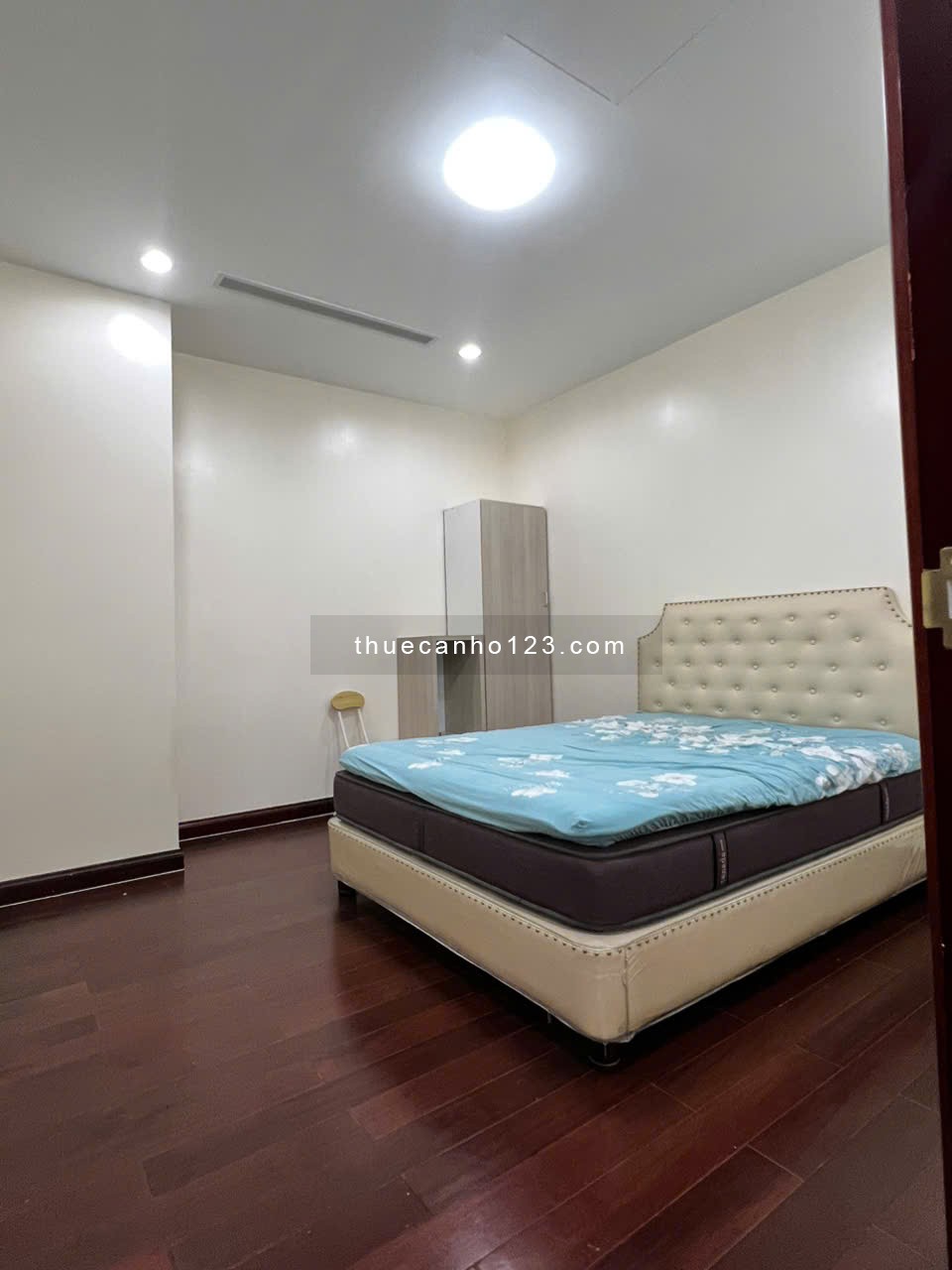 Quỹ căn hộ cho thuê Vinhomes Royal City. Căn hộ 2 phòng ngủ - 4 phòng ngủ