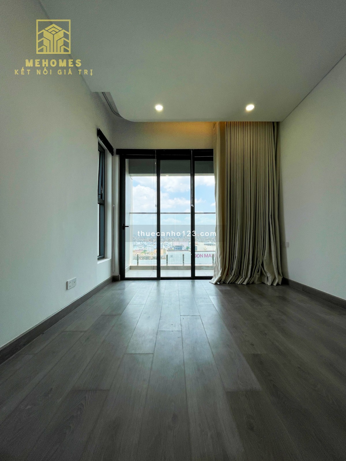Chính chủ cho thuê 3pn 2wc 117m2 khu cao cấp Diamond Celadon City, gần full nội thất