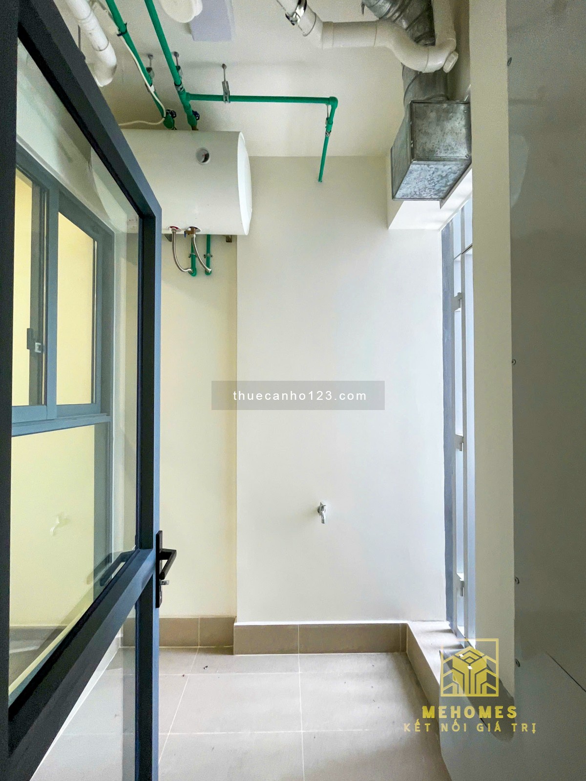 Diamond Centery – 3PN 3WC, nội thất cơ bản, view hồ bơi xanh mát, lầu trung