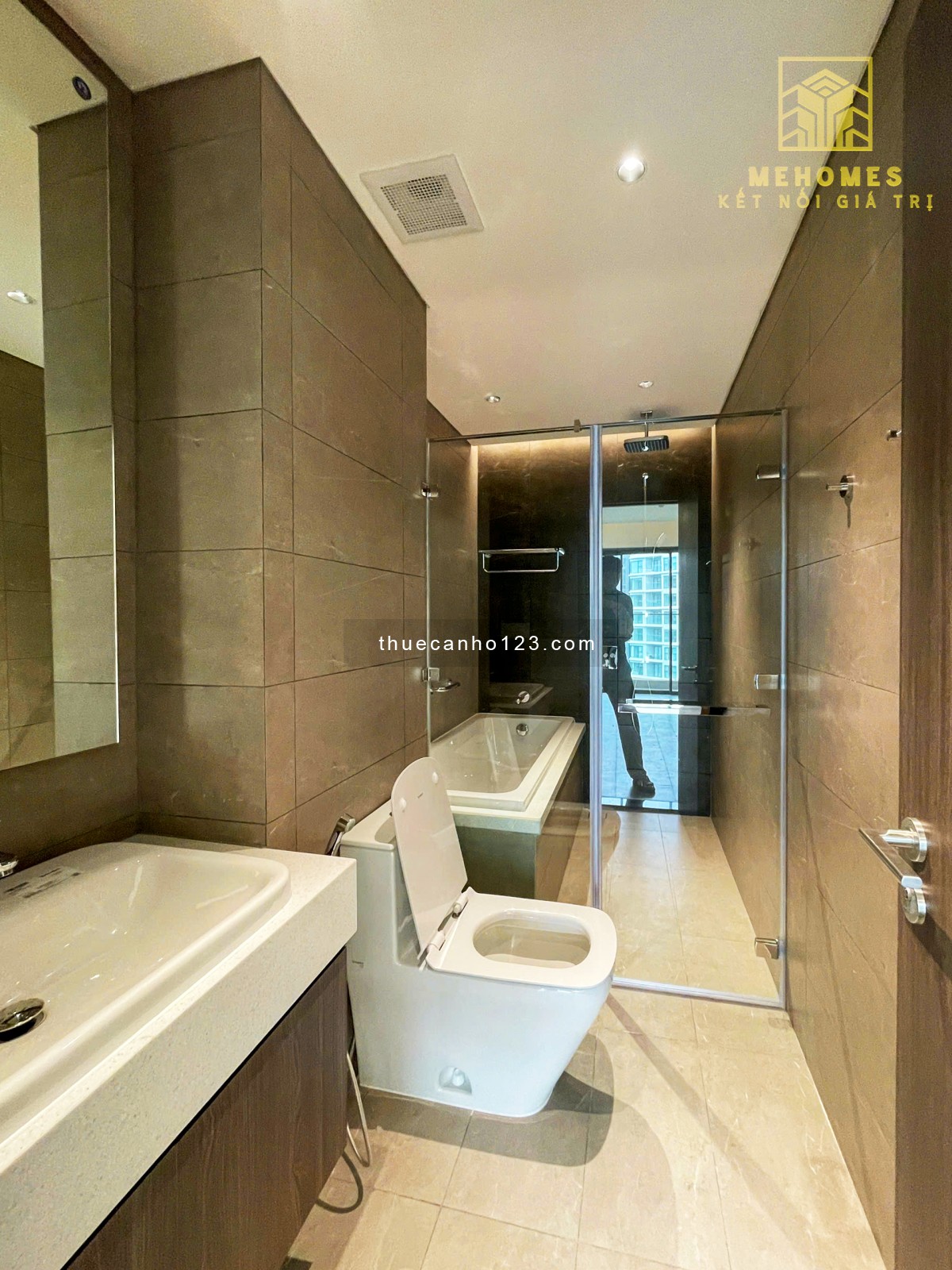 Diamond Centery – 3PN 3WC, nội thất cơ bản, view hồ bơi xanh mát, lầu trung