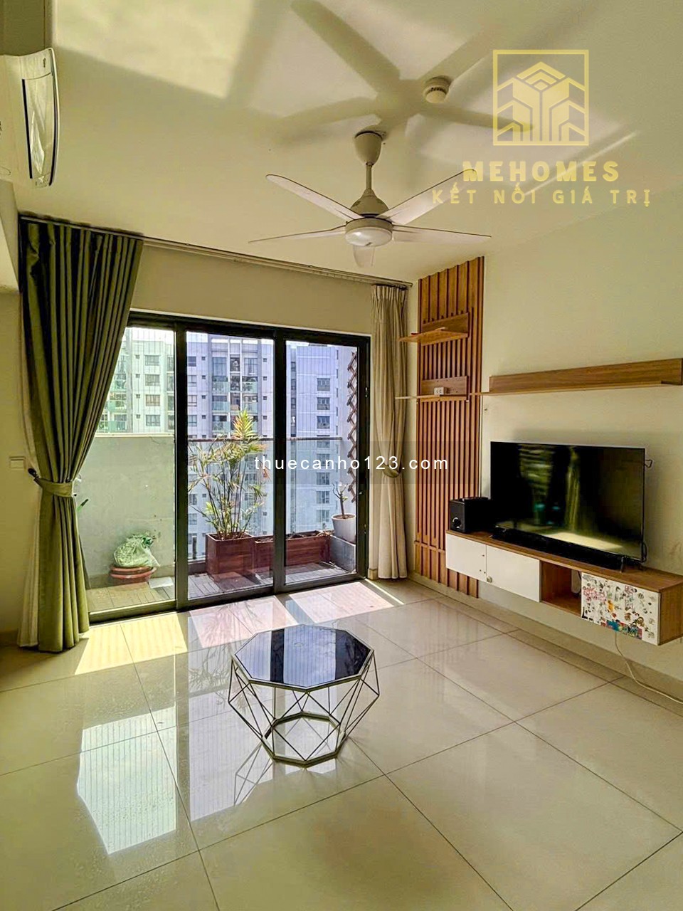 Cho thuê 3pn full nội thất đẹp, tầng cao view nội khu