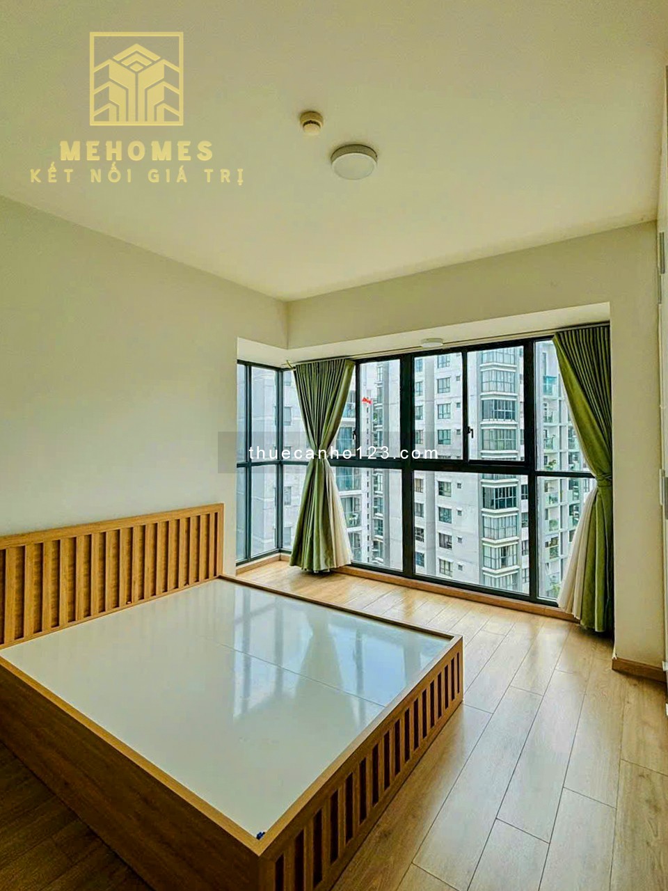 Cho thuê 3pn full nội thất đẹp, tầng cao view nội khu