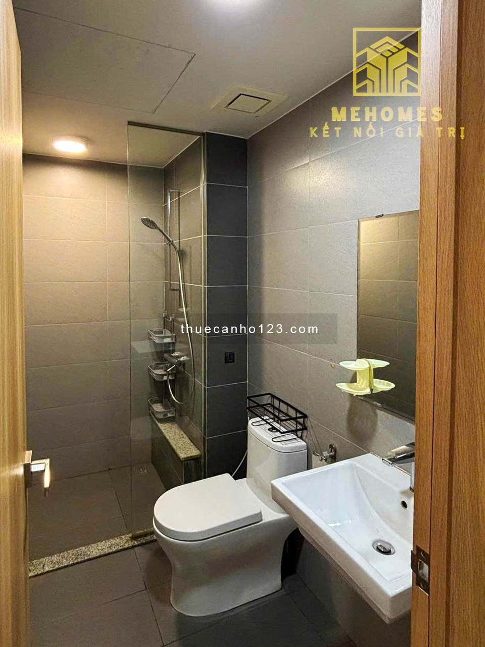 Cho thuê 3pn full nội thất đẹp, tầng cao view nội khu