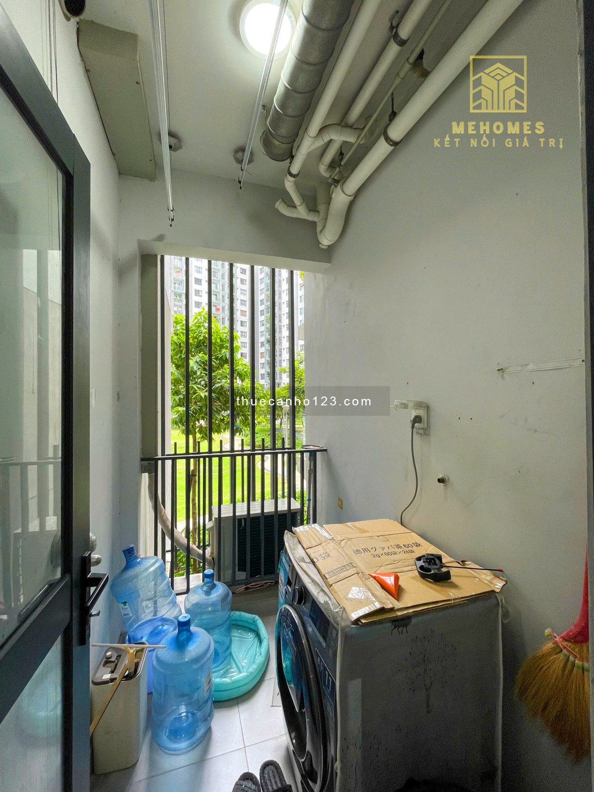 Chính chủ cho thuê 2PN full nội thất xịn đẹp, tầng thấp, view nội khu