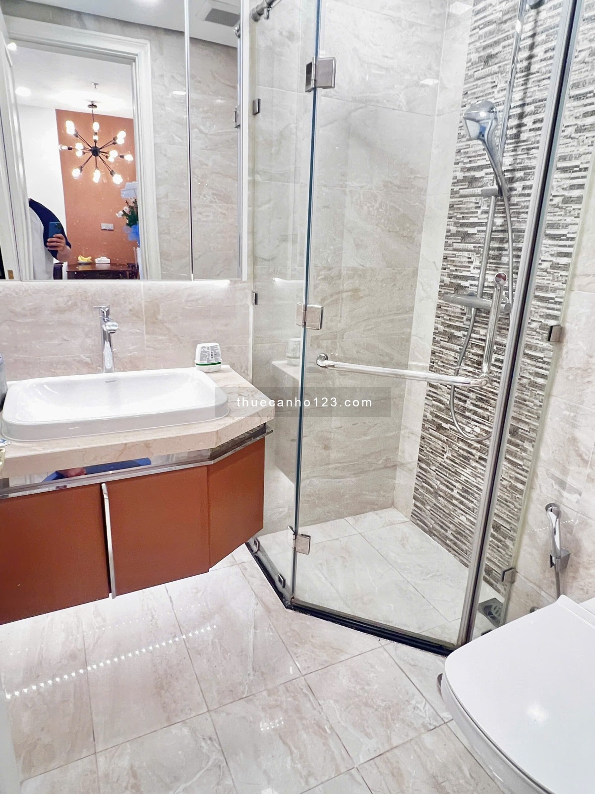 Chuyên căn hộ giá tốt tại Vinhomes Golden River - Bason Quận 1 .LH 0906322053 Linh