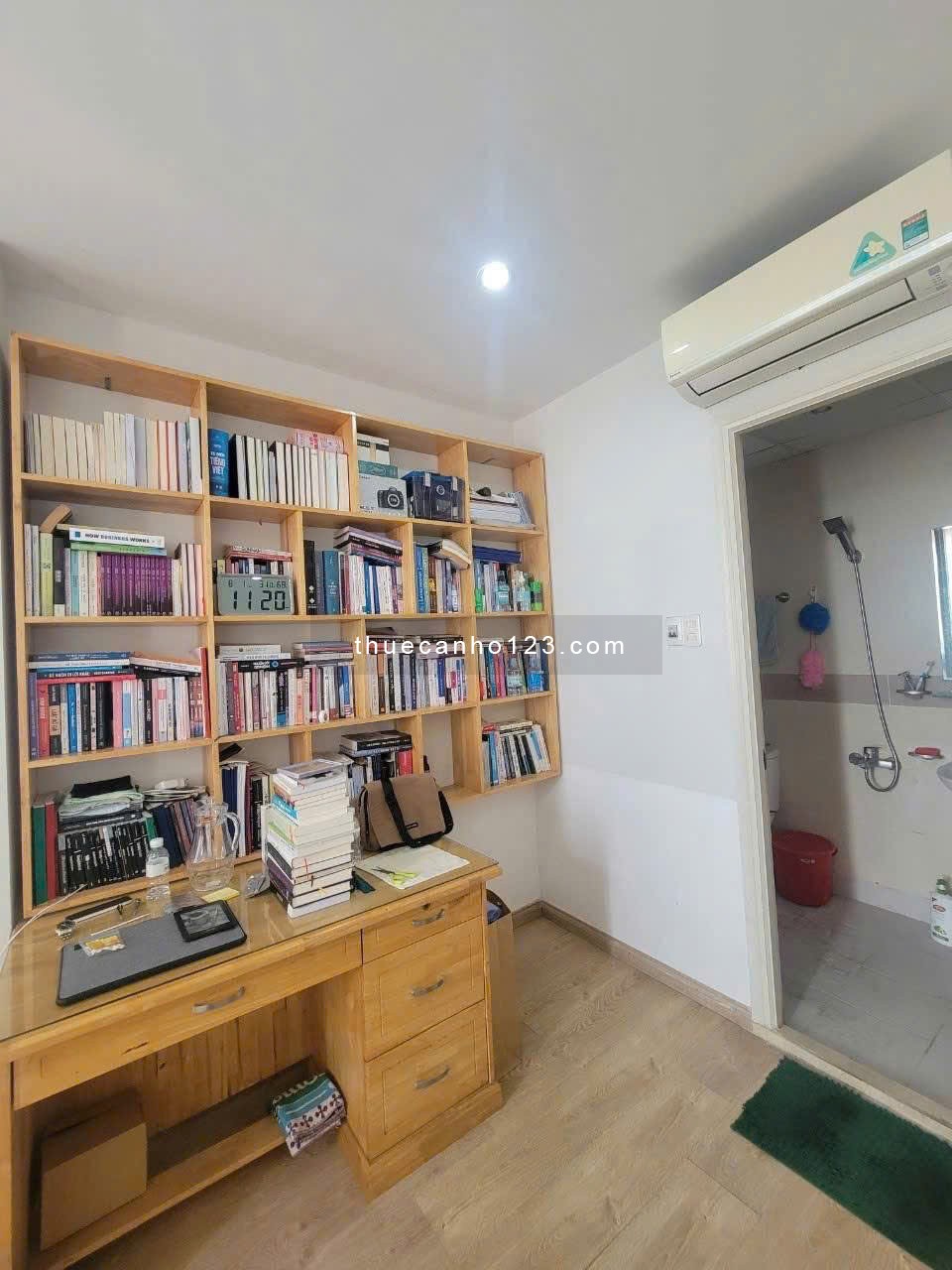 Chung cư Hoa Sen, Lạc Long Quân, Q11: 80m2, 2p ngủ, NT, 10tr/th