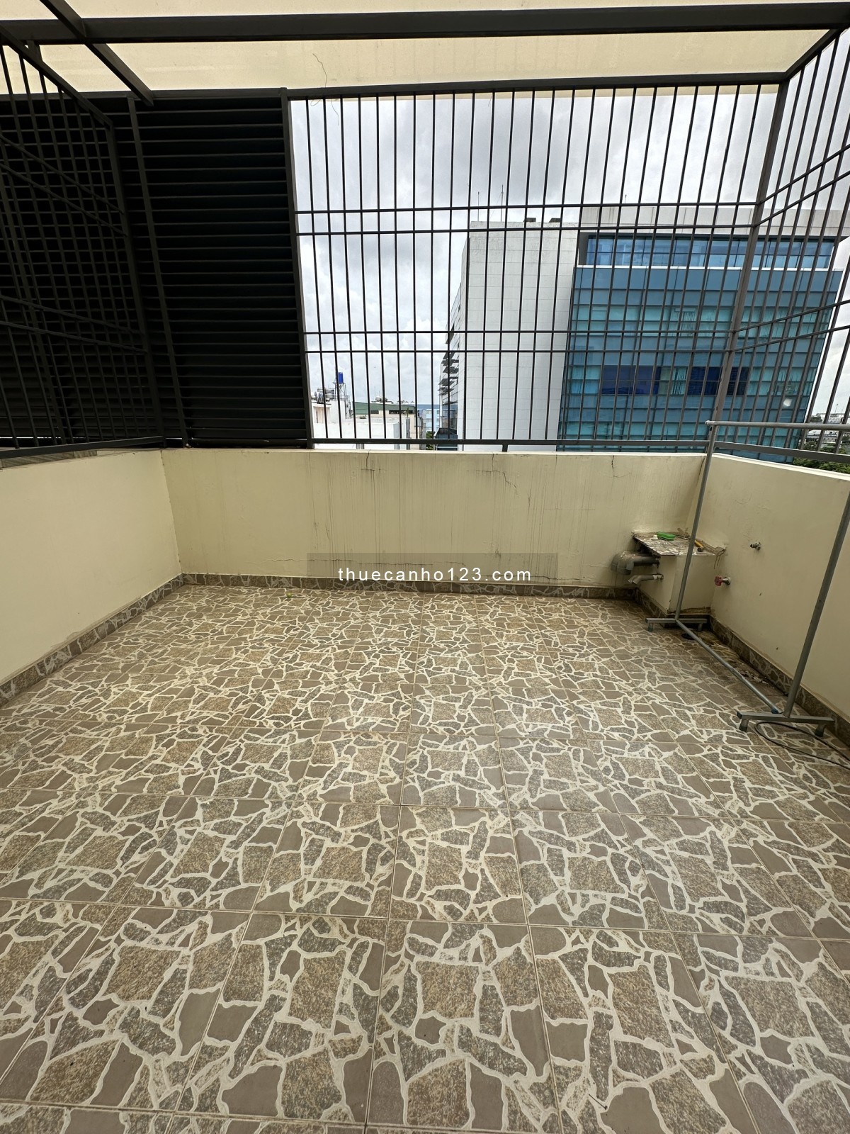 Căn hộ 1PN riêng, tách bếp - Ngay trên trục đường Cửu Long - Kế bên sân bay TSN