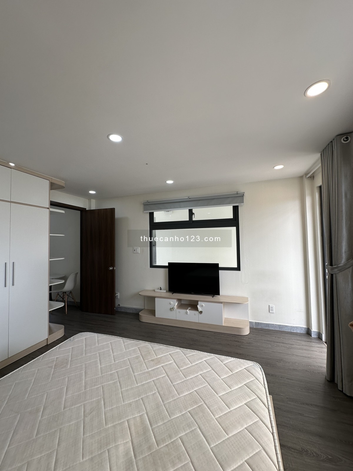 Căn hộ 1PN riêng, tách bếp - Ngay trên trục đường Cửu Long - Kế bên sân bay TSN