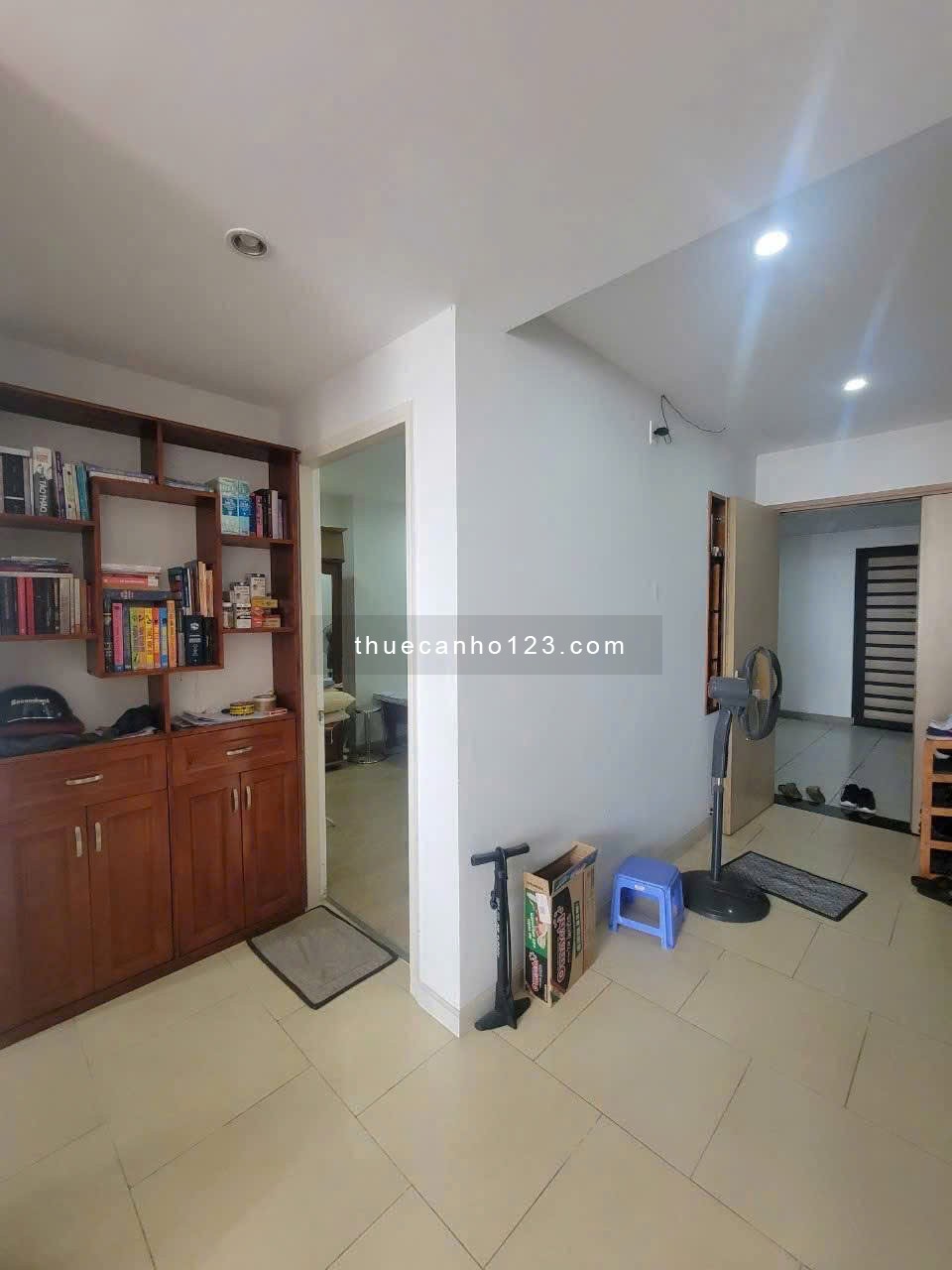 Chung cư Hoa Sen, Lạc Long Quân, Q11: 80m2, 2p ngủ, NT, 10tr/th