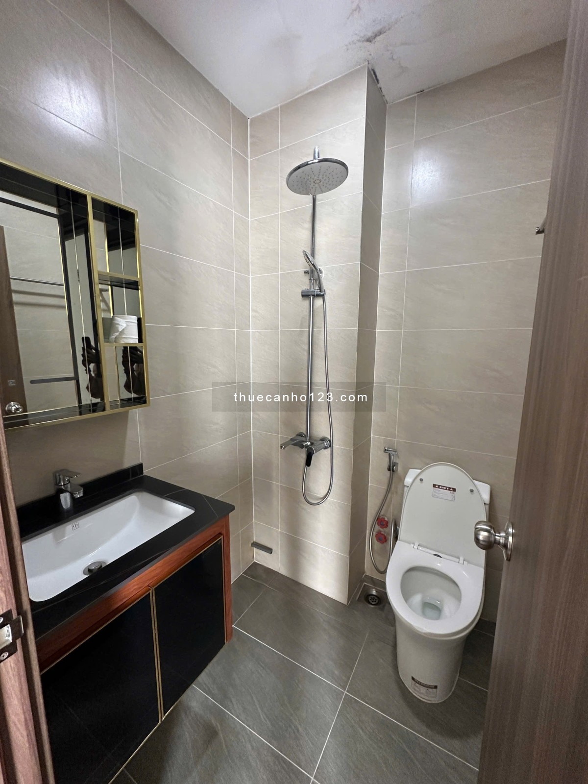 Căn hộ 1PN riêng, tách bếp - Ngay trên trục đường Cửu Long - Kế bên sân bay TSN