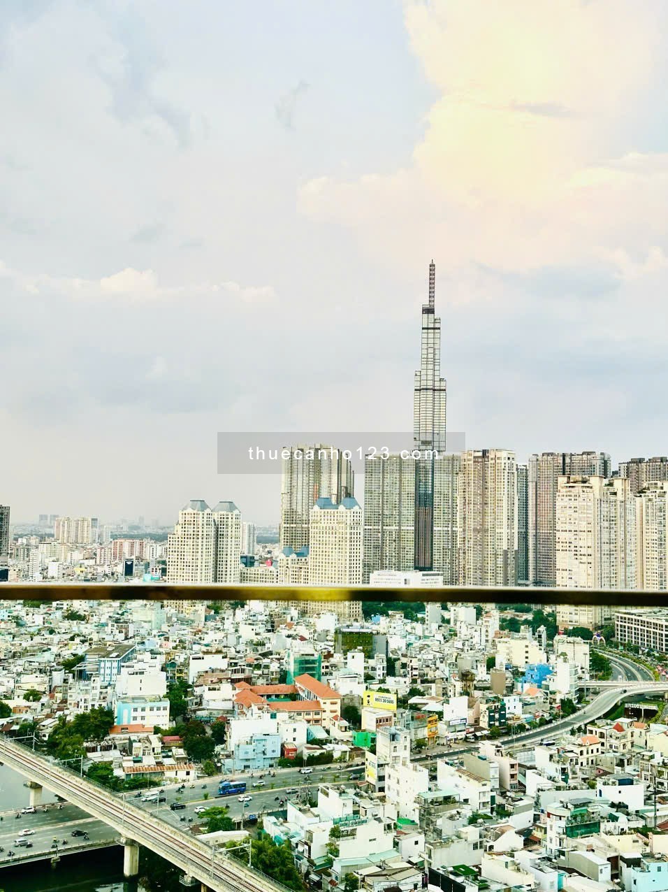 Cho thuê căn hộ 2PN, 2WC, 24 triệu, 70m2 tại Vinhomes Golden River Ba Son, Q1, HCM