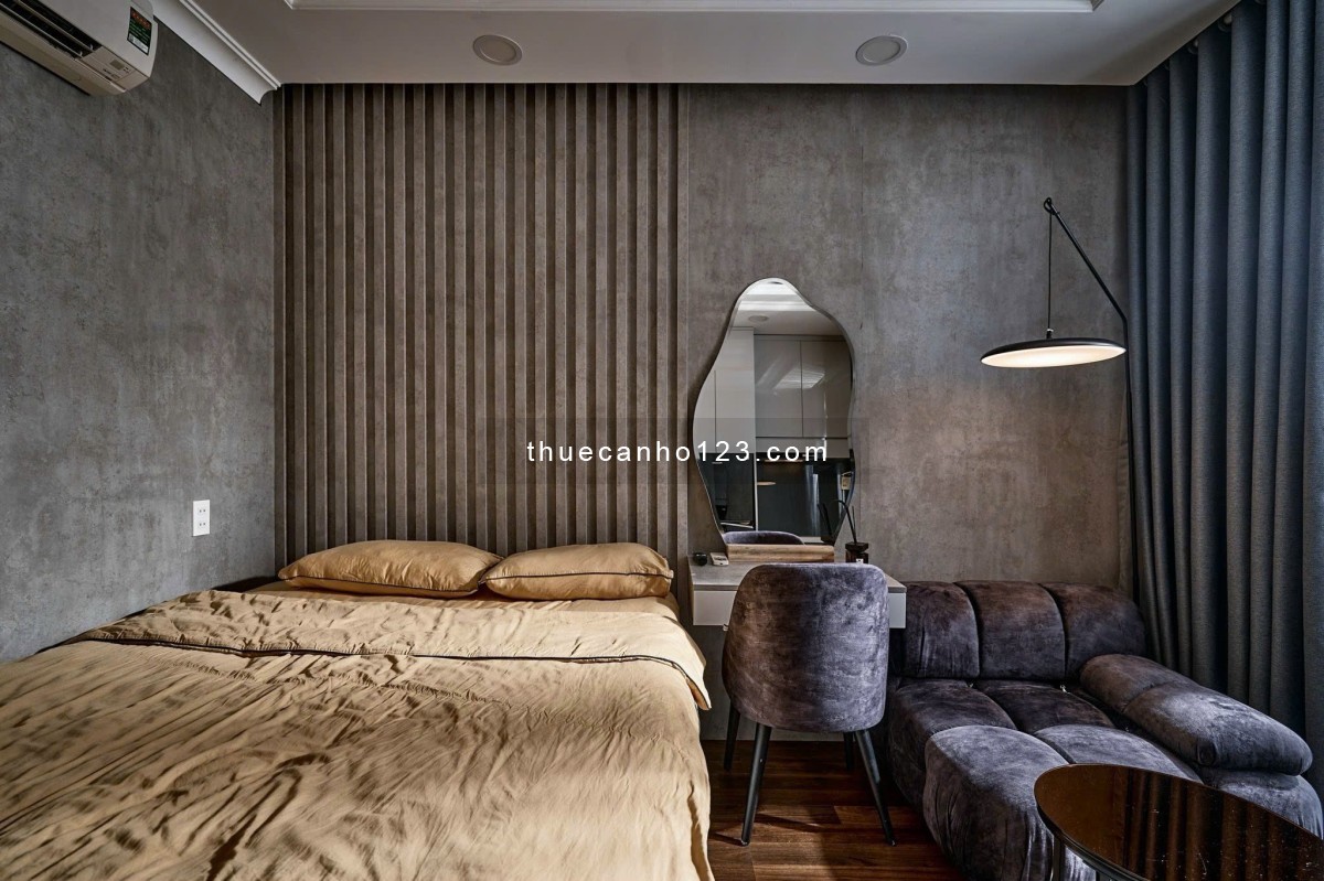 Căn hộ có ban công decor xịn xò tone đen xám, nội thất mới 100%. Đường Cách Mạng Tháng Tám