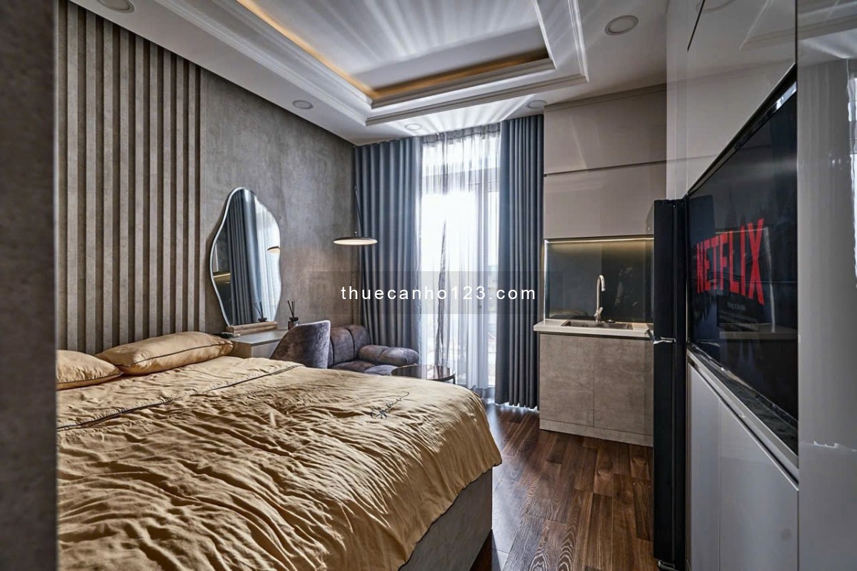 Căn hộ có ban công decor xịn xò tone đen xám, nội thất mới 100%. Đường Cách Mạng Tháng Tám