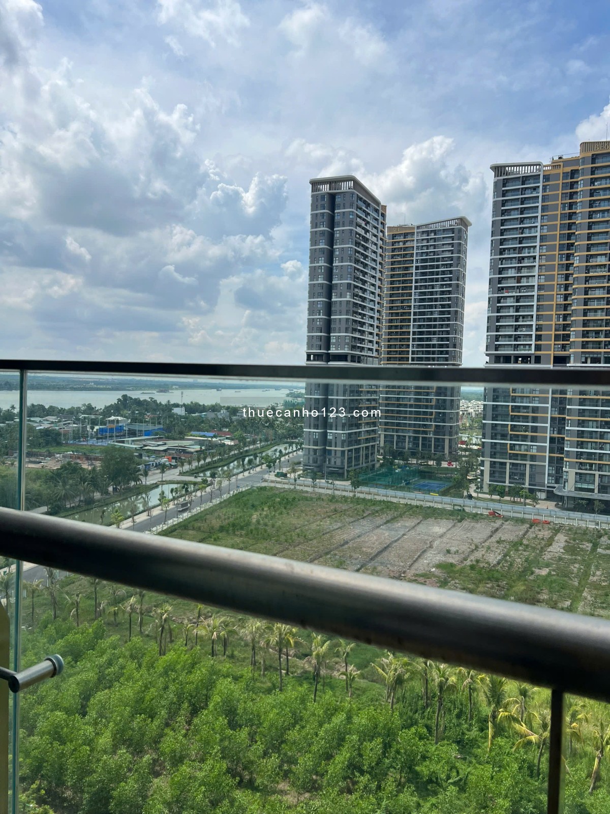 Cho thuê căn 2PN+ full nội thất tòa BS11, DT 69M2 2WC giá 10tr/tháng Khu đô thị Vinhomes Grand Park