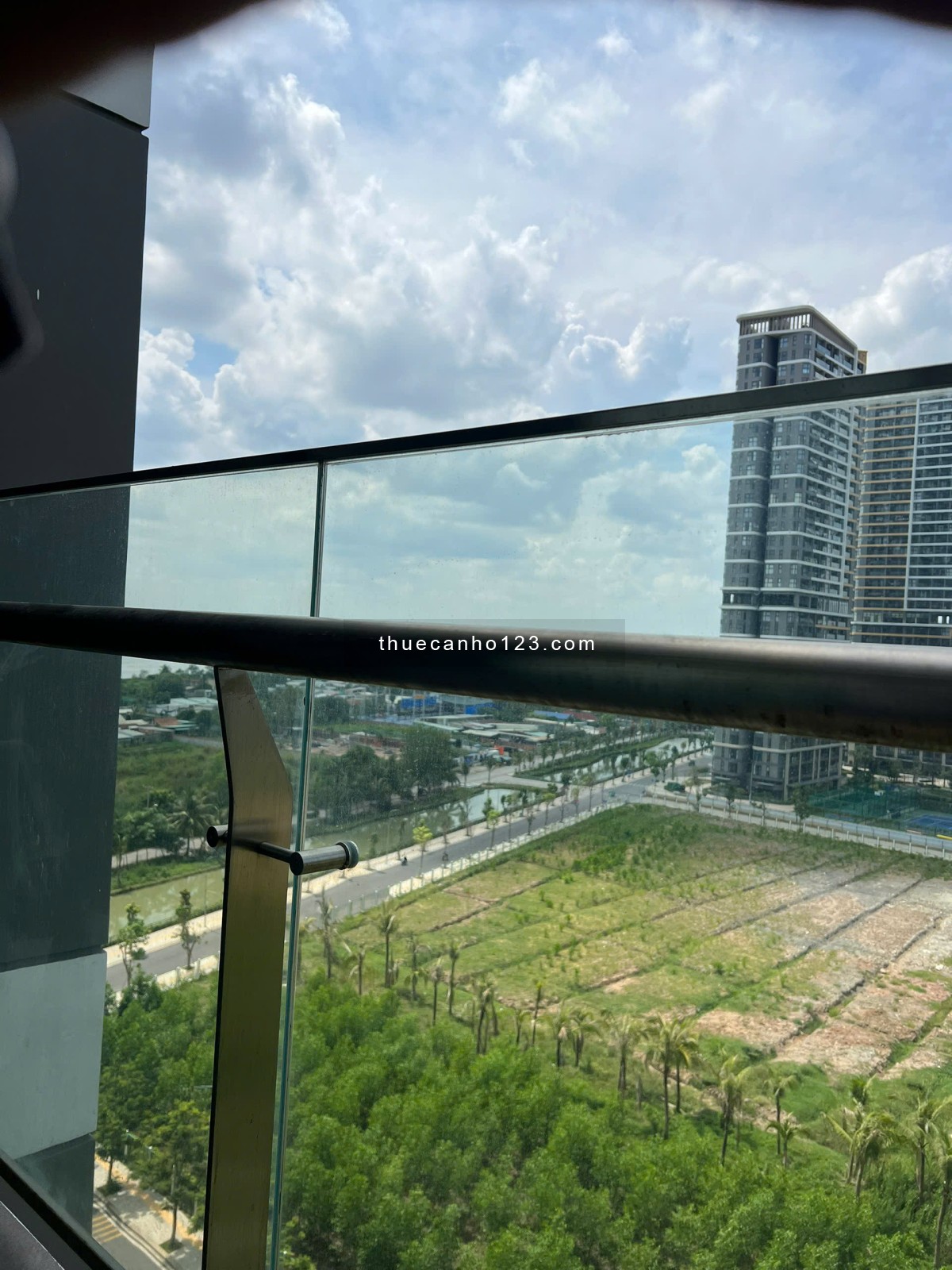 Cho thuê căn 2PN+ full nội thất tòa BS11, DT 69M2 2WC giá 10tr/tháng Khu đô thị Vinhomes Grand Park
