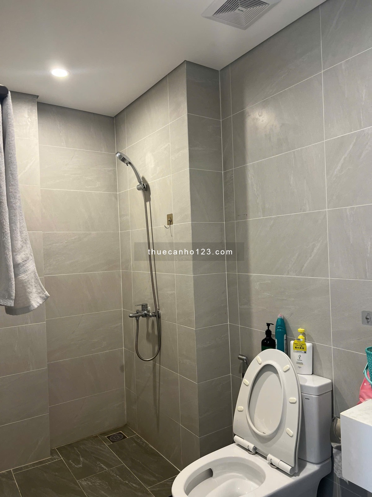 Cho thuê căn 2PN+ full nội thất tòa BS11, DT 69M2 2WC giá 10tr/tháng Khu đô thị Vinhomes Grand Park