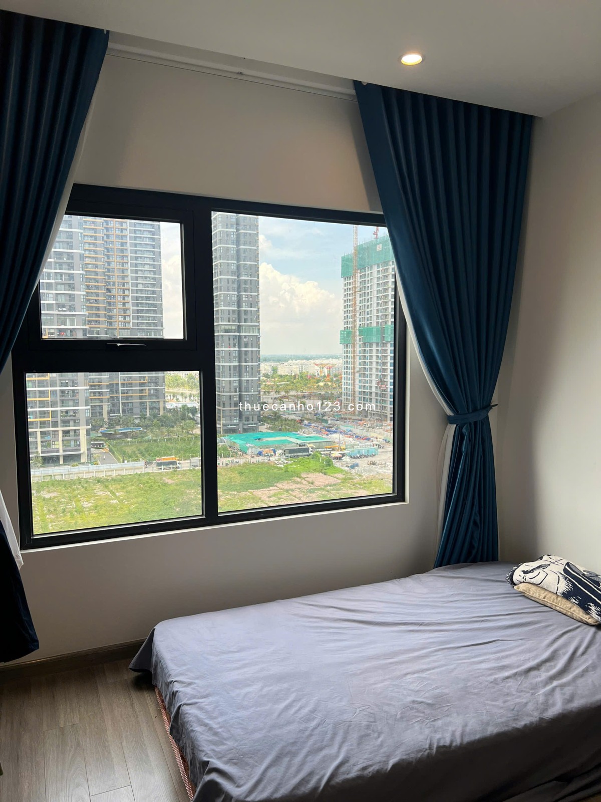 Cho thuê căn 2PN+ full nội thất tòa BS11, DT 69M2 2WC giá 10tr/tháng Khu đô thị Vinhomes Grand Park
