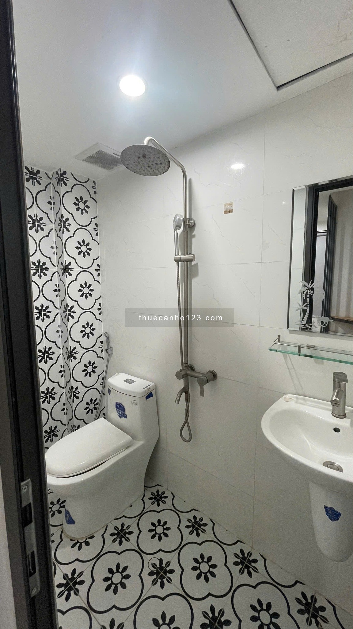 Cho thuê căn hộ 3PN, full nội thất ngay ngã 6 Hoàng Diệu giao Nguyễn Văn Linh