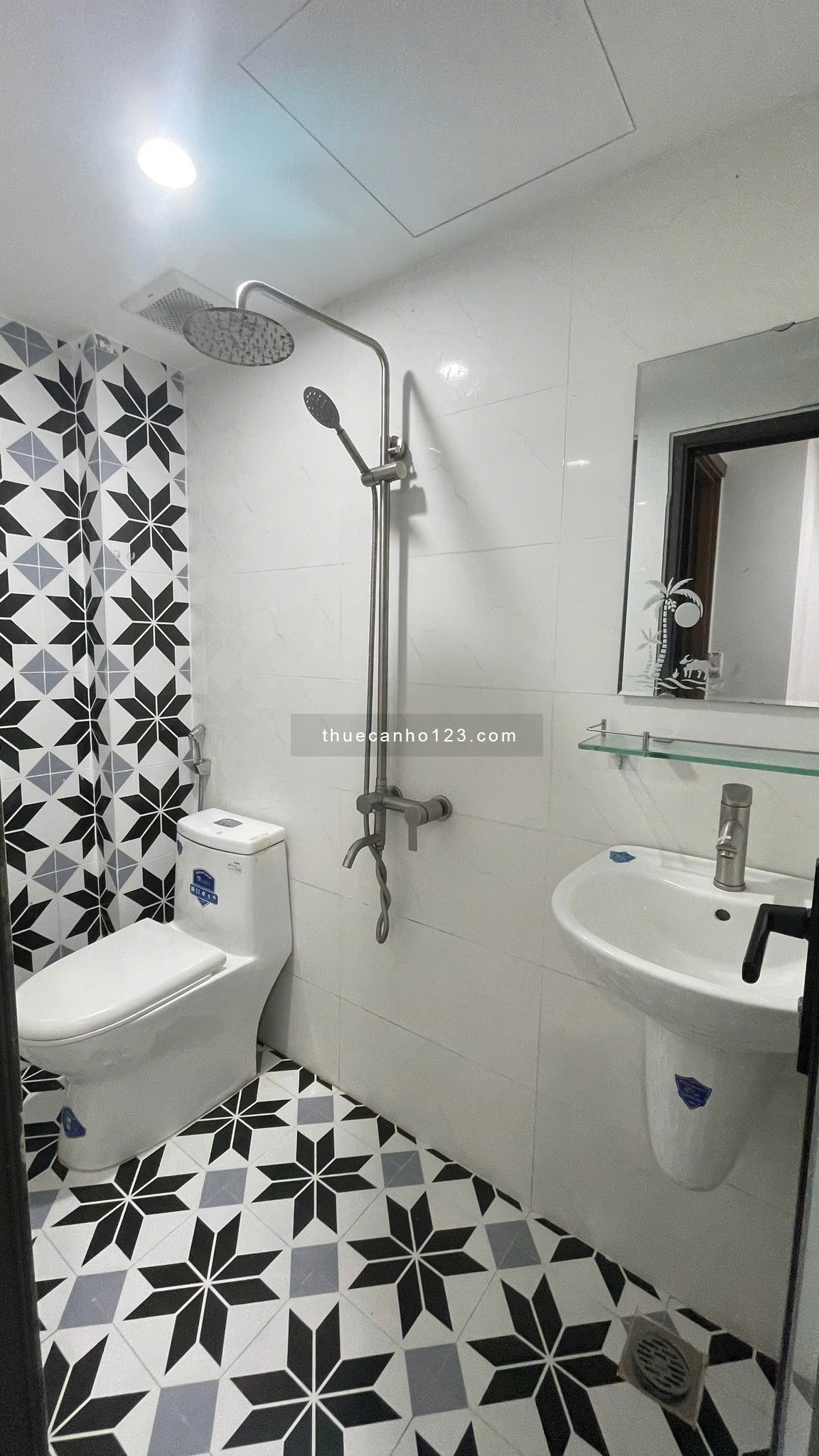 Cho thuê căn hộ 3PN, full nội thất ngay ngã 6 Hoàng Diệu giao Nguyễn Văn Linh