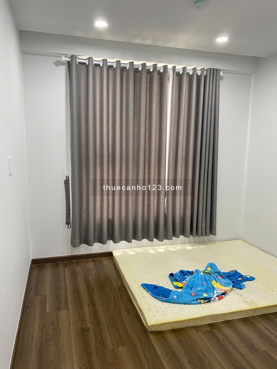 Cần cho thuê căn hộ 2 phòng ngủ đầy đủ nội thất Bcons Sala