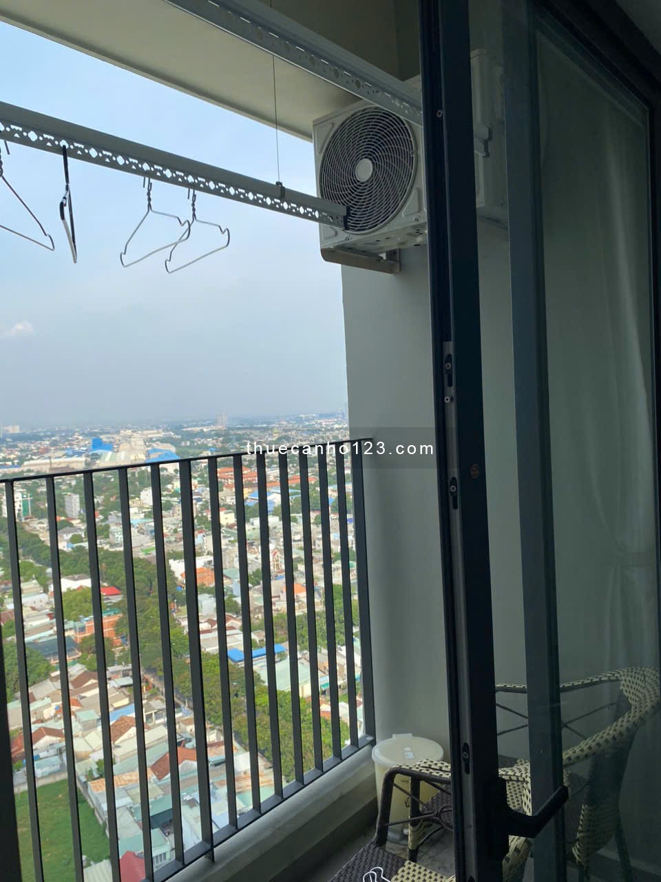 Cần cho thuê căn hộ 2 phòng ngủ đầy đủ nội thất Bcons Sala