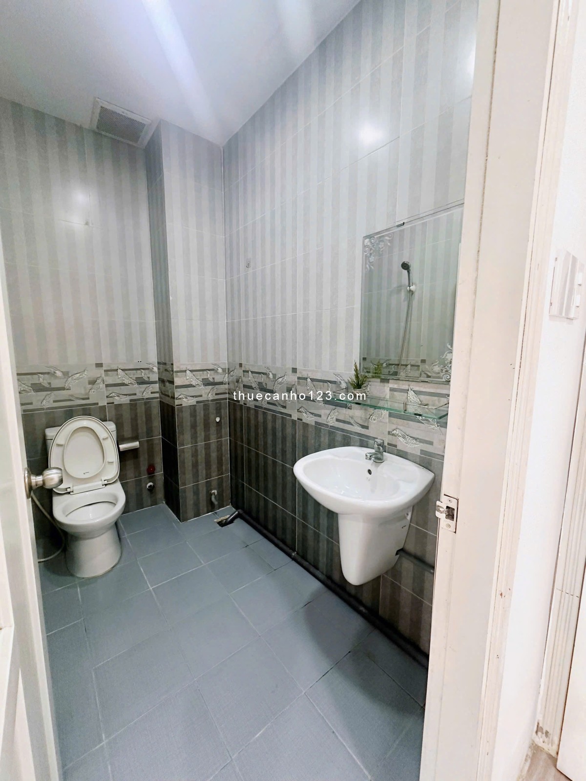 Căn hộ dịch vụ - Ban công - 2 phòng ngủ - Full nội thất - Trần Thị Nghĩ